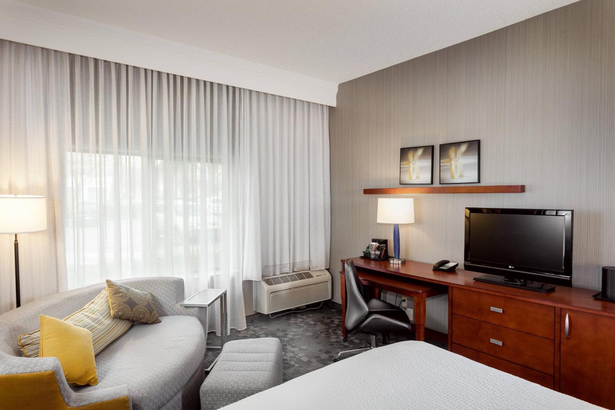 Courtyard By Marriott Stockton Hotel Exterior foto